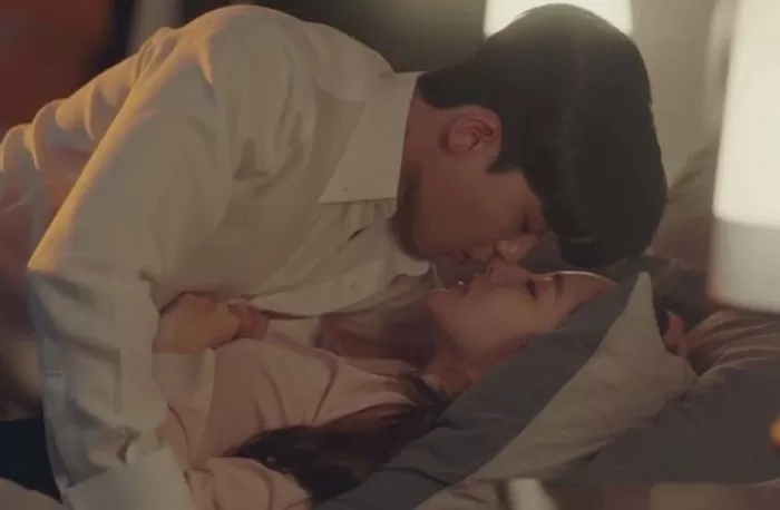  처음 '뜨밤' 보낼 때 의외로 남자들은 크게 신경 안 쓰는 8가지