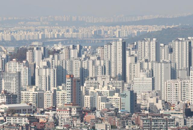 떨어지는 집값에... "지금 주택연금 가입이 최선일까요?" 떨어지는 집값에... "지금 주택연금 가입이 최선일까요?"