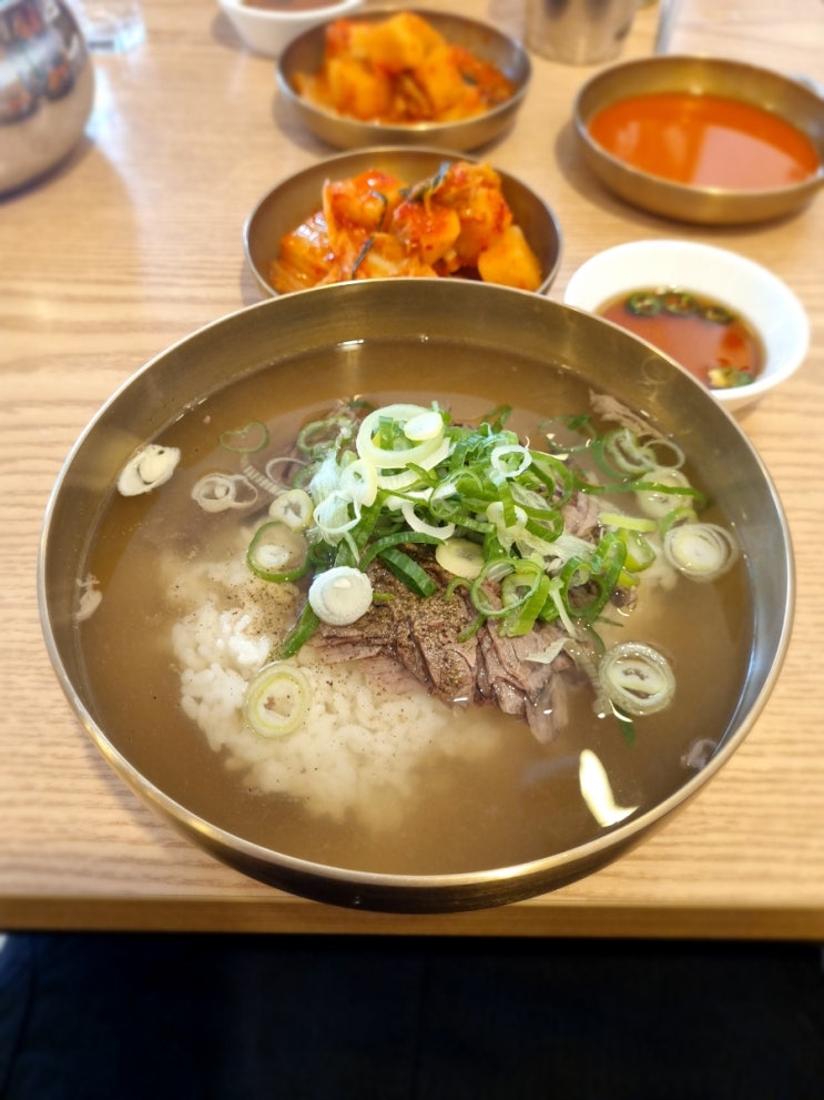  연희동 해장이 필요할 땐 든든한 국밥 : 연희곰탕