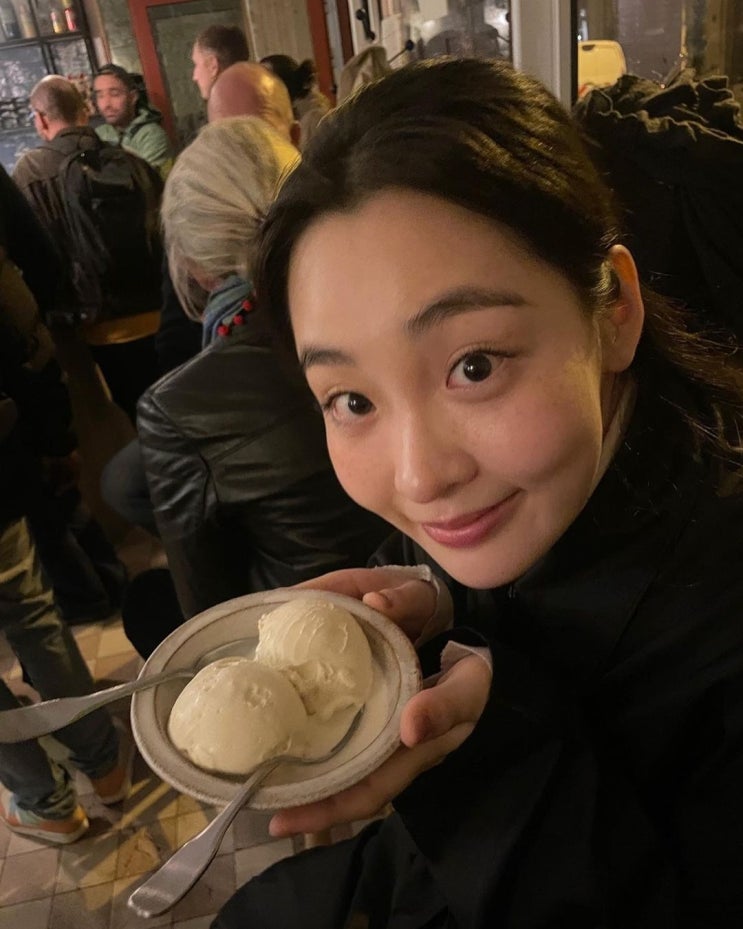 '파친코' 선자 역의 배우 김민하, 데뷔 첫 단독 예능 '잠적'의 모습은? 바쁘게 자신을 기록해 나간다 '파친코' 선자 역의 배우 김민하, 데뷔 첫 단독 예능 '잠적'의 모습은? 바쁘게 자신을 기록해 나간다