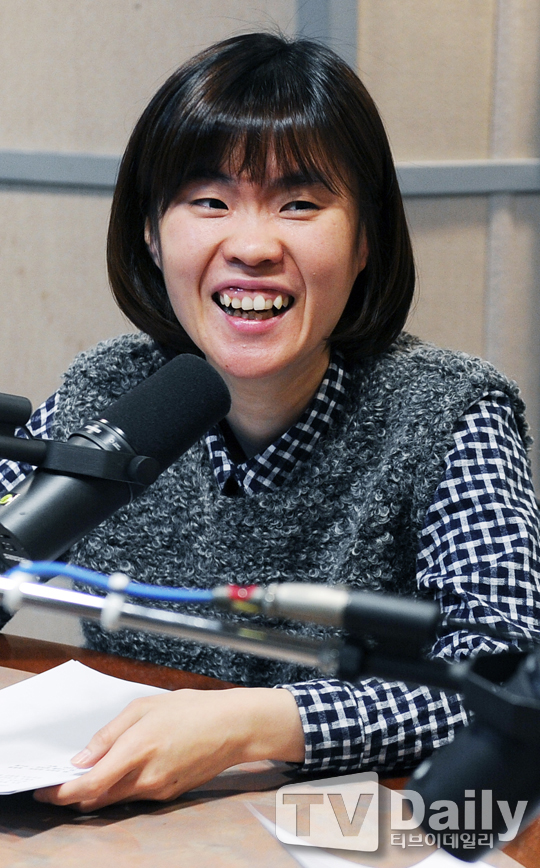 '이제 곧 추워져 또 만나' 이윤지·알리, 故 박지선 2주기 납골당 찾아 추모 "오늘은 우리 셋이 수다 나누자" '이제 곧 추워져 또 만나' 이윤지·알리, 故 박지선 2주기 납골당 찾아 추모 "오늘은 우리 셋이 수다 나누자"
