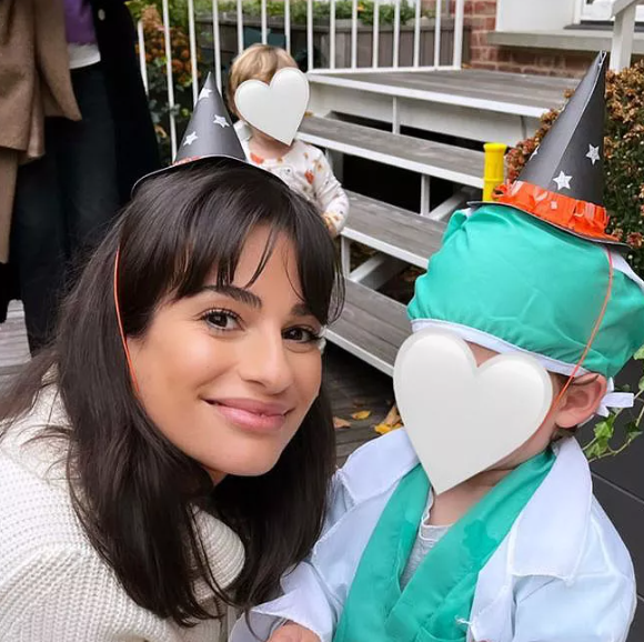Lea Michele은 아들의 닥터 할로윈 의상을 공유합니다: 'My McDreamy' Lea Michele은 아들의 닥터 할로윈 의상을 공유합니다: 'My McDreamy'