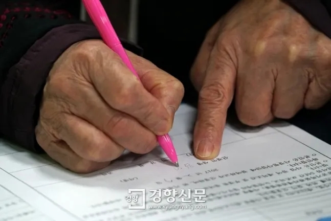 연금 받아도 ‘생활비 부족’···일손 못 놓는 노인 5년새 46%↑ 연금 받아도 ‘생활비 부족’···일손 못 놓는 노인 5년새 46%↑