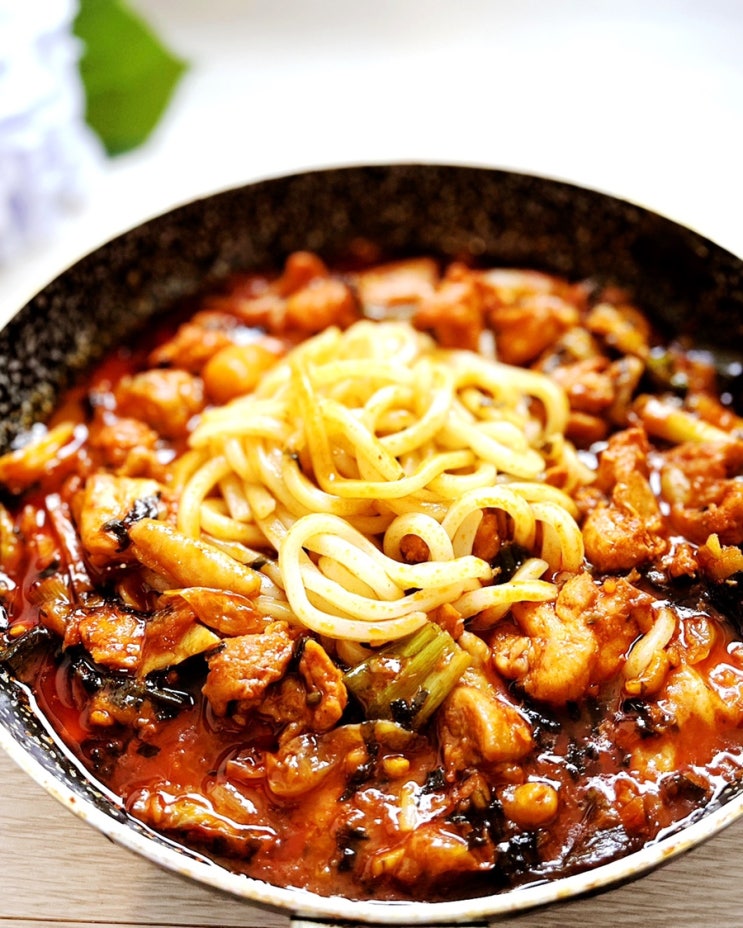  집에서 맛보는 춘천의 맛 청정원 닭갈비 밀키트 추천