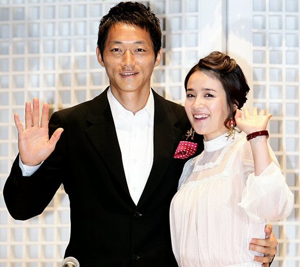 김남일 나이 김보민 아나운서 와이프 아내 결혼 남편 자녀 가족 고향