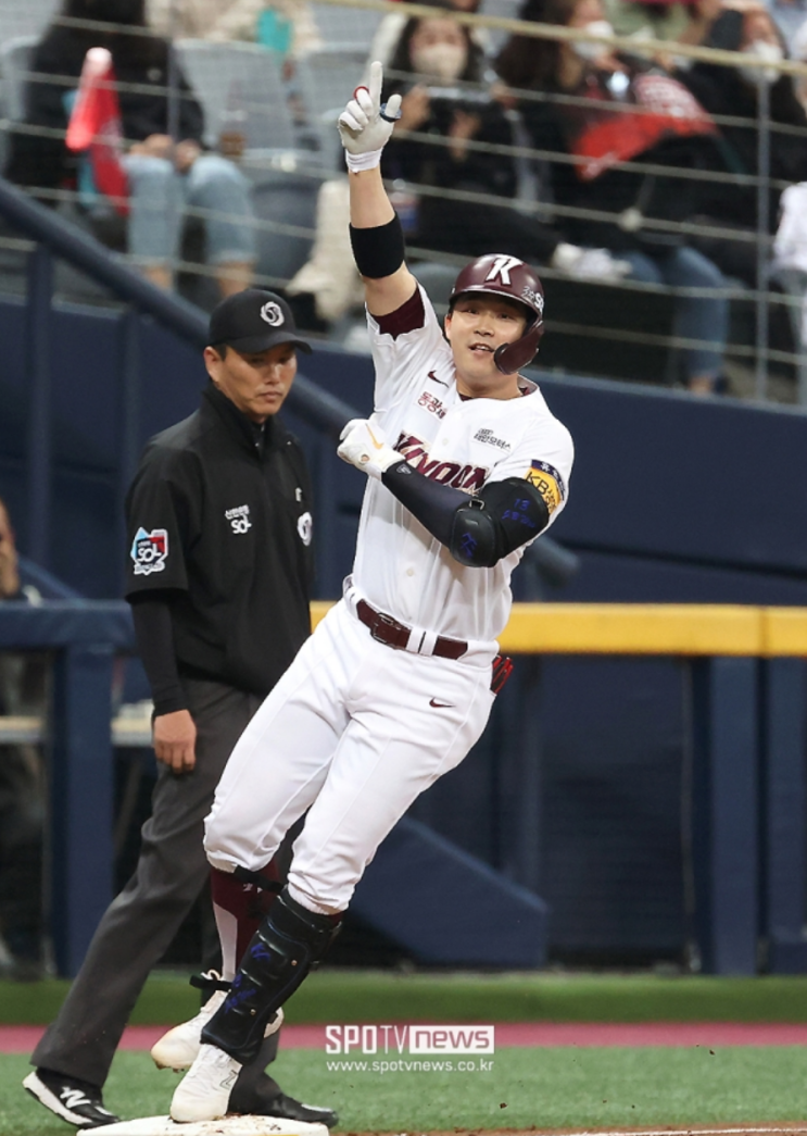 [Sports Story] "<b>키움 홍원기 감독</b>" 이가 없으면 잇몸으로...