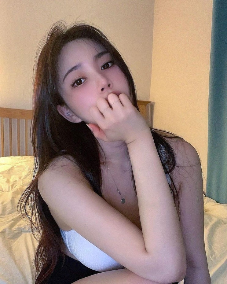 '보병 부사관 출신' BJ 김아네스, 20살에 입대해 8년간 군 복무...넓은 골반 라인의 타고난 몸매 살려 '보병 부사관 출신' BJ 김아네스, 20살에 입대해 8년간 군 복무...넓은 골반 라인의 타고난 몸매 살려