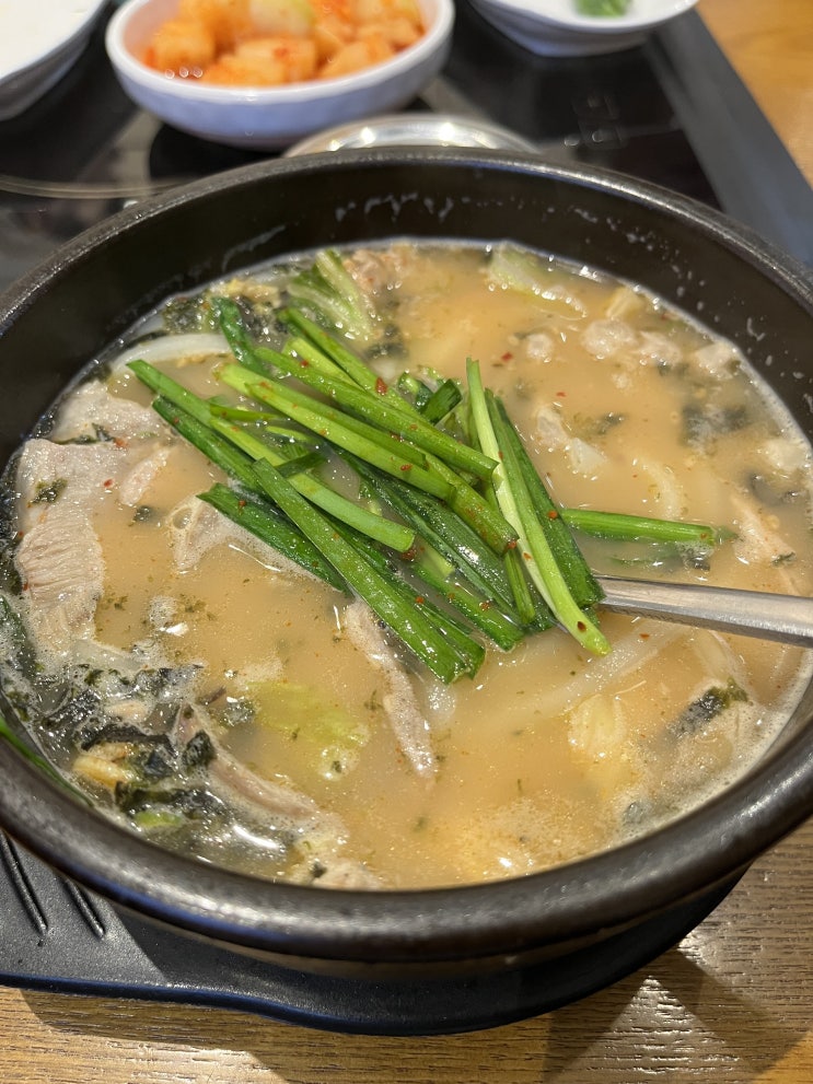  배다리공원 인근 소사벌 국밥집, 깊은 맛이 나는 79네수육국밥