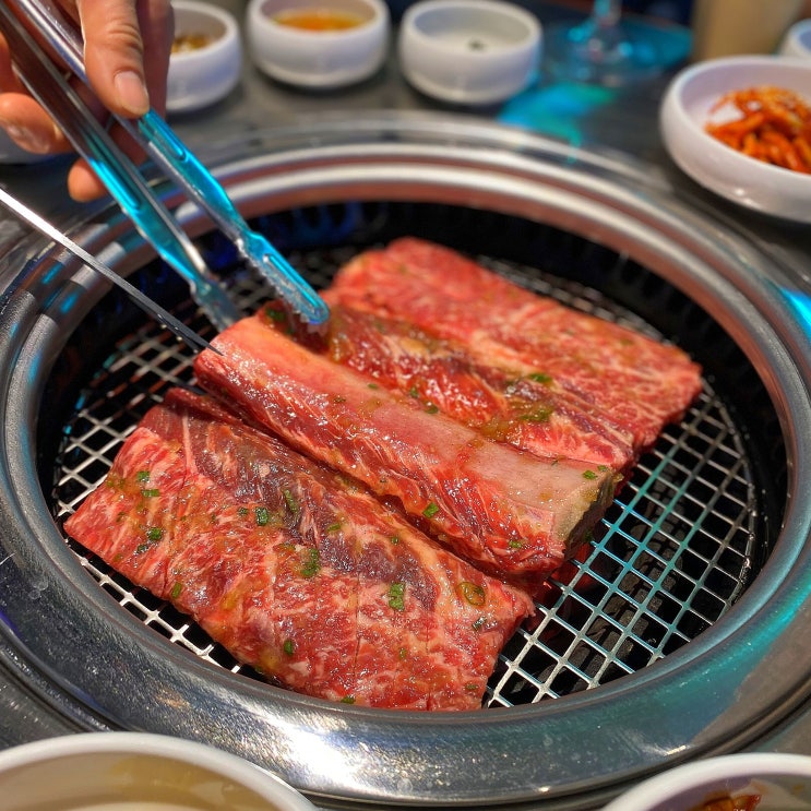  [홍대 청기와타운] 육회부터 수원왕갈비에 반해버린 홍대 고기 맛집