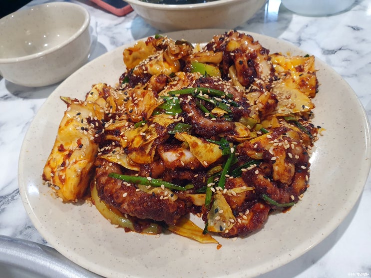  오봉집 구로디지털단지점 :: 쾌적한 매장. 맛있게 맵싹한 낙지볶음, 막국수에 보쌈까지 맛집 인정 (오봉스페셜)