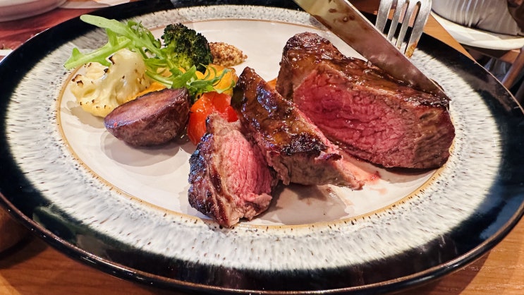  압구정 마켓오 압구정점 런치세트 “콰트로치즈플렛브래드, 로제파스타, 스테이크”  맛집:서울/논현동
