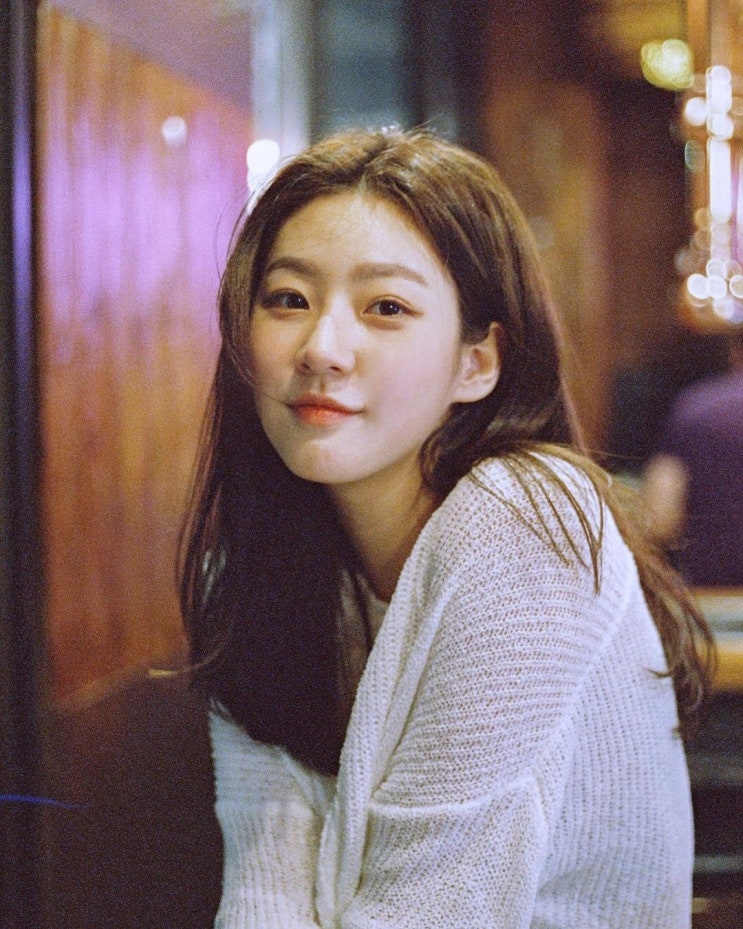 '음주 사고' 김새론, 자숙 중 SNS에 '담배 핀 남자' 바로 삭제하더니 카페 아르바이트 중이라고 보도 '음주 사고' 김새론, 자숙 중 SNS에 '담배 핀 남자' 바로 삭제하더니 카페 아르바이트 중이라고 보도