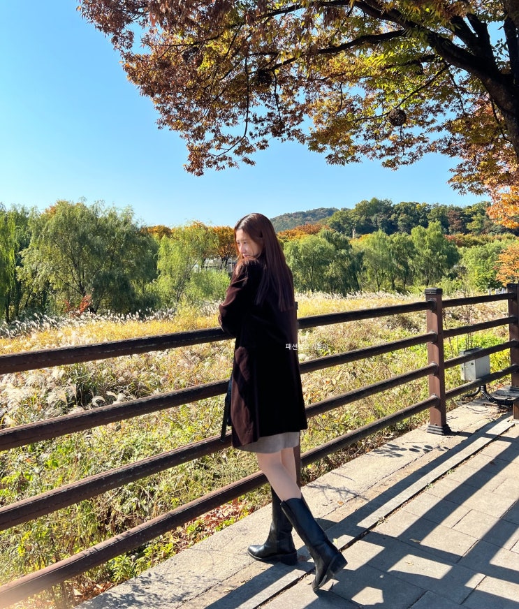  가을 여행룩 - 웨스턴부츠 벨벳자켓 여자 청바지 코디 추천(ft.동묘빈티지샵)