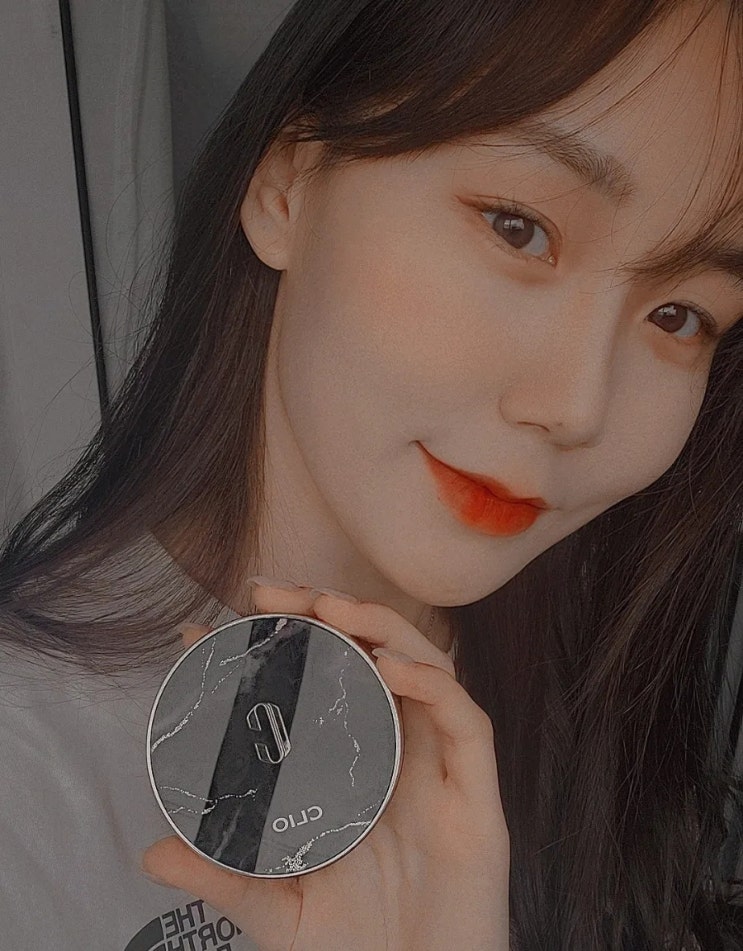  클리오 신상쿠션 : 블랙마블 72시간 보습으로 예쁜 피부 표현해요
