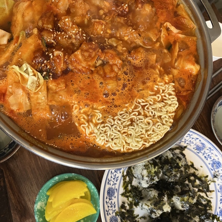  [잠실 송리단길] 입분식 가정집: 쫄깃한 한우소대창떡볶이 + 고추냉이주먹밥