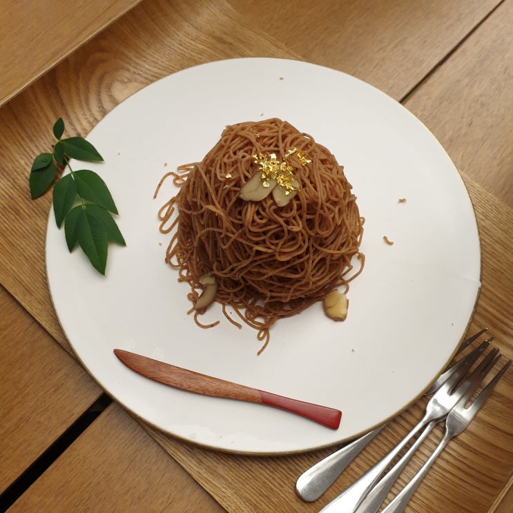  신사동, 가로수길 / 실타래같은 디자인의 독특한 밤케이크 카페 '당옥'
