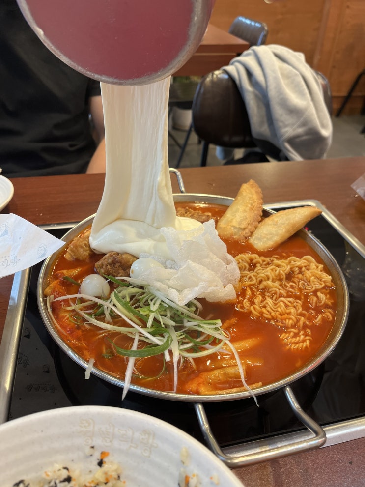  떡볶이가 생각날 땐, 청년다방! 치즈폭포떡볶이