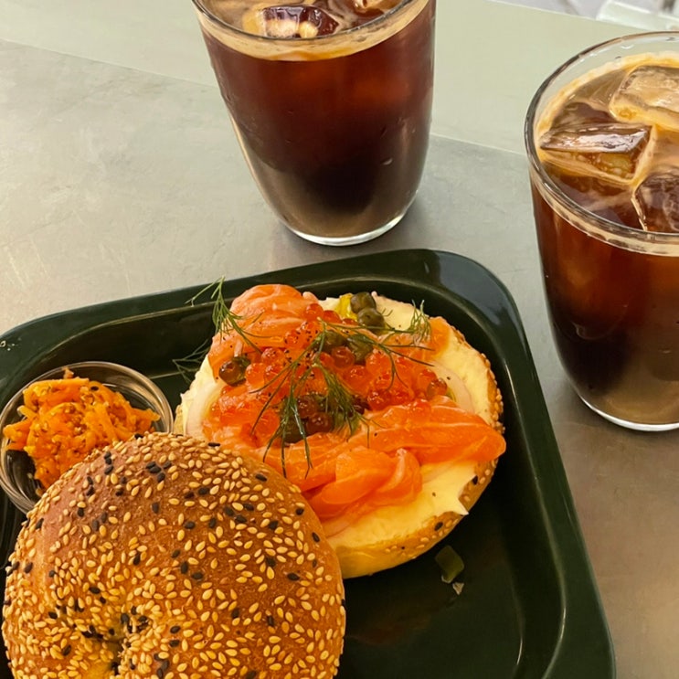  압구정 베이글맛집 '애니오케이션 청담' = 연어알 겁나비리지만 멋진 압구정로데오 카페