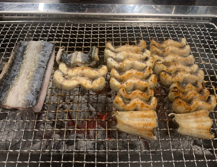  압구정 장어 맛집: 어영차 풍천민물장어 소금구이