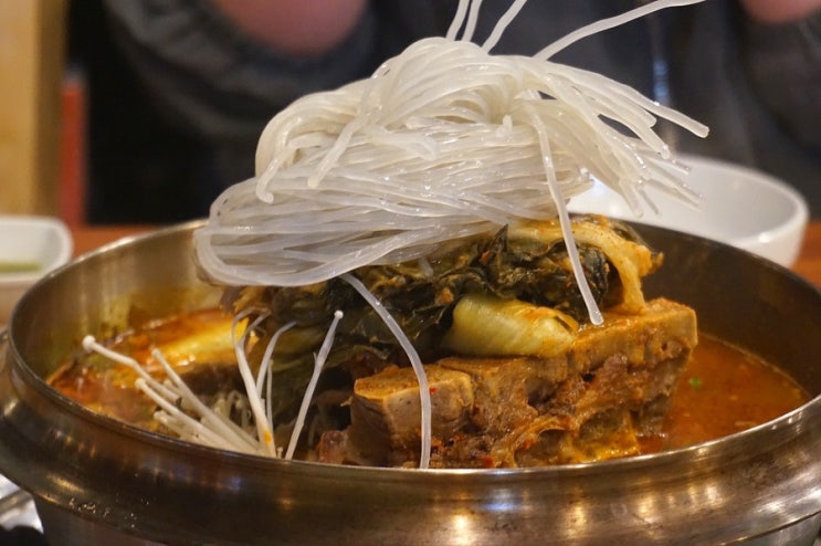  동명동 점심 으로 딱인 감자탕 맛집 뼈고집