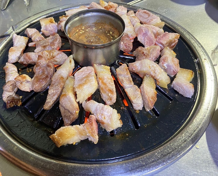  제주도민만 아는 이호테우 흑돼지맛집 항골식당, 노포감성의 연탄구이집