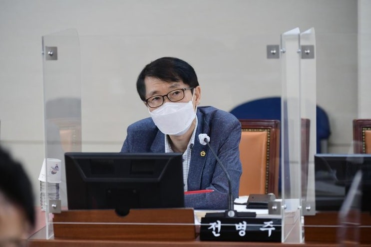 교육위, 사고 수습중인 <b>조희연 교육감</b>에 “행감 먼저 <b>출석</b>하라”
