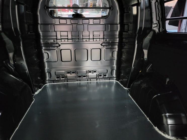 스타리아 3밴 5밴 차바닥 아연판 시공 평탄화 작업