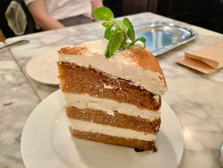 압구정 핫플:: 당근케이크가 맛있는 세시샐라, 오랫동안 사랑받는 도산공원 카페!
