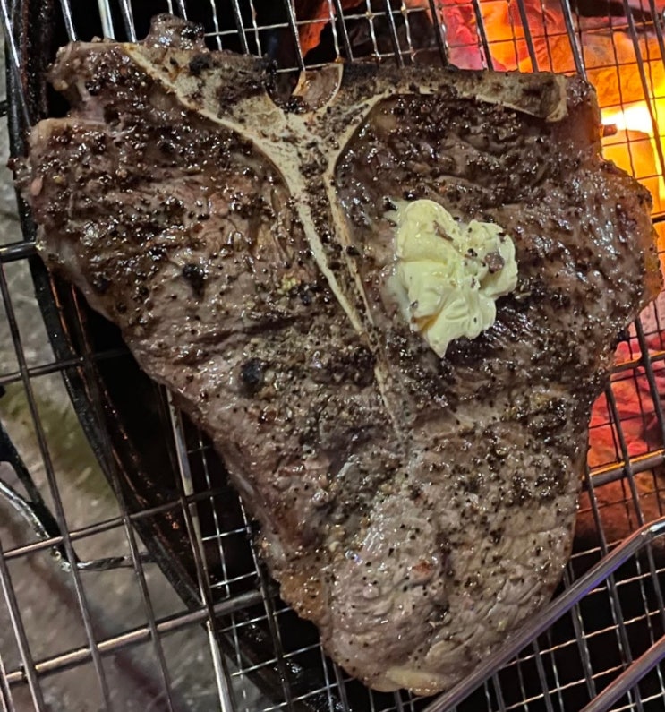 두꺼운 소고기 숯불에 굽기 도전 / 마블플러스 티본스테이크