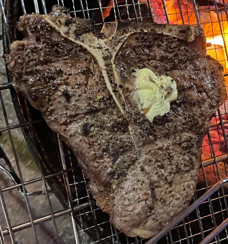  두꺼운 소고기 숯불에 굽기 도전 / 마블플러스 티본스테이크