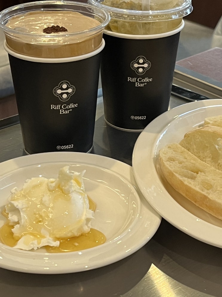  [잠실 송리단길] 리프커피바: 카이막 먹으려고 갔어요 근데 너티블랑도 맛있어요