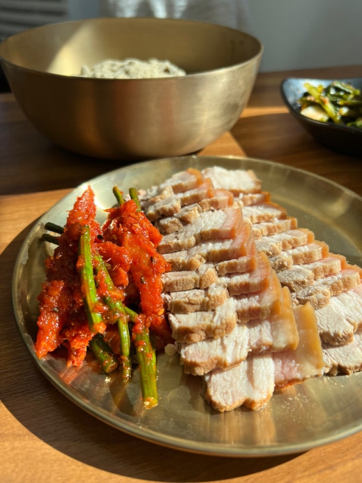  충주 애견동반 식당 중앙탑 들깨 막국수 수육 맛집 남한강막국수