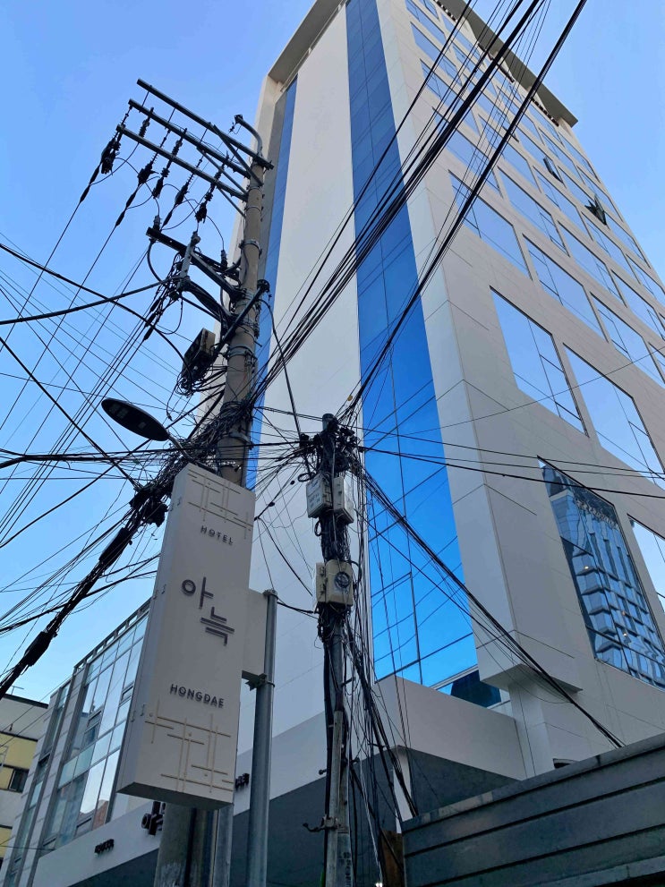  홍대입구역 프리미엄 모텔 더휴식 아늑호텔 (넷플릭스 가능)
