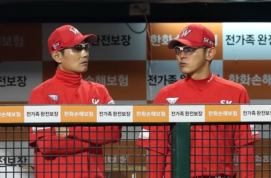 염경엽 <b>감독</b> + 박경완 <b>코치</b> 계약, 드디어 한국시리즈 <b>우승</b>?