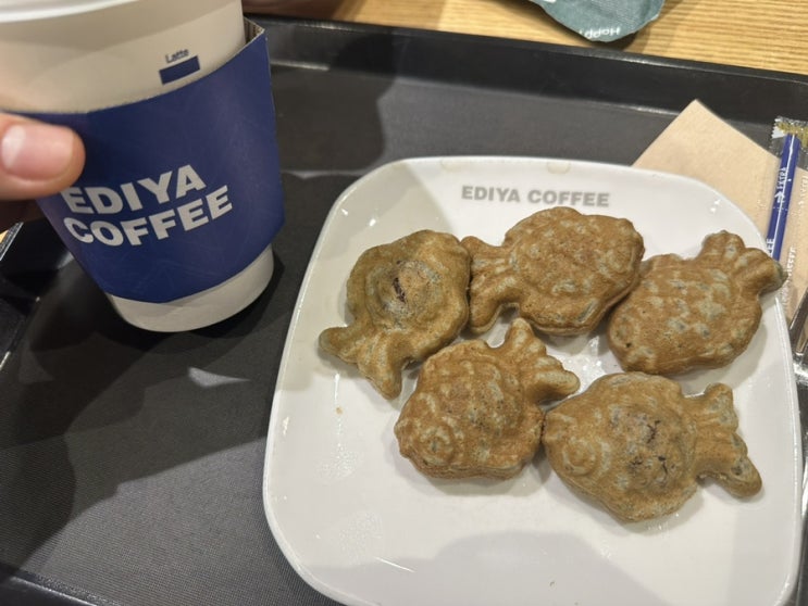  이디야 고구마라떼와 흑임자붕어빵