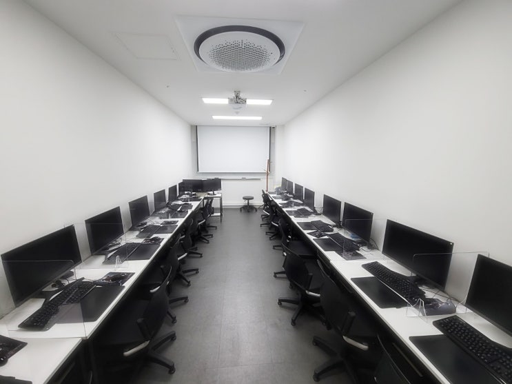  일산게임원화학원에서 국비지원받으면서 수강중