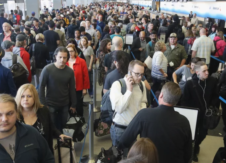 연휴를 앞두고 TSA PreCheck 비용이 하락하고 있습니다.