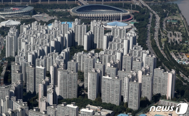 7억 뚝 '급급매' 나왔다…30억 넘봤던 잠실아파트, 20억 깨졌다 7억 뚝 '급급매' 나왔다…30억 넘봤던 잠실아파트, 20억 깨졌다