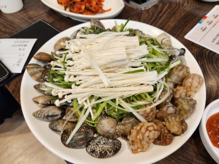  충남 공주 맛집 현지인(택시아저씨) 추천! 유가네칼국수 복해물칼국수+보쌈도