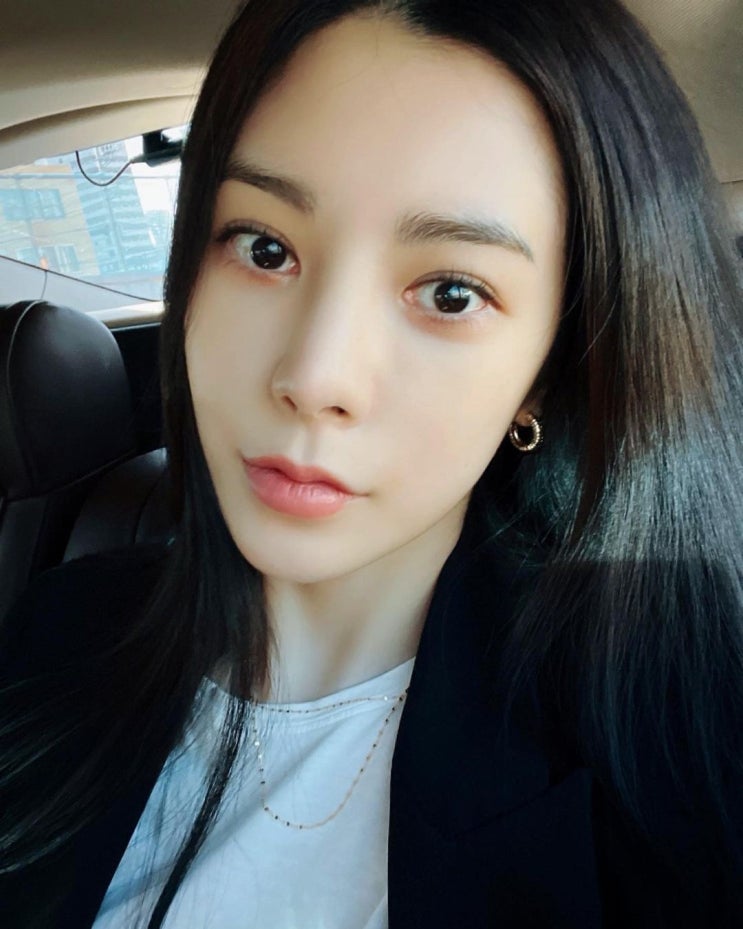 '음주 운전 자숙 중인' 애프터스쿨 출신 리지, 윤하와 '풀빌라 데이트' 검은색 수영복 입고 우월 몸매 과시 '음주 운전 자숙 중인' 애프터스쿨 출신 리지, 윤하와 '풀빌라 데이트' 검은색 수영복 입고 우월 몸매 과시