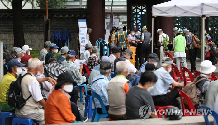 “아들 빚 갚느라 노후대비 망쳐”…빈곤 내몰린 노인들 주택연금 가입 증가