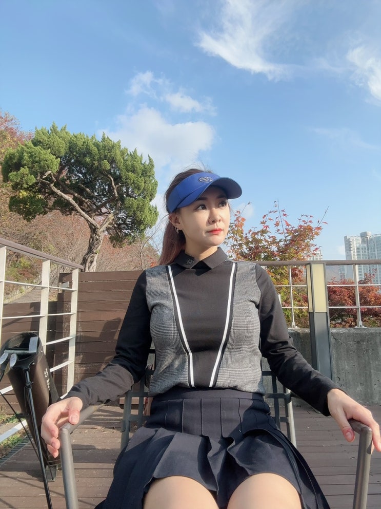  예쁜 골프웨어 홀릭앤플레이 입고 라운딩
