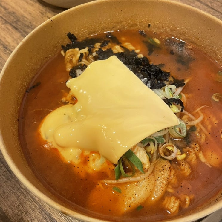  명동 맛집 틈새라면 명동본점(치즈계떡, 빨계떡)