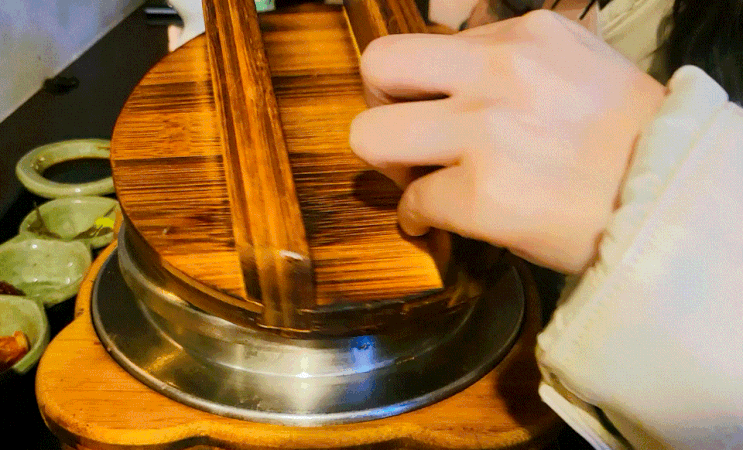  [연남동 맛집] 내돈내산 “솔솥” 연남점 후기 (feat. 스테이크 솥밥, 도미관자 솥밥)