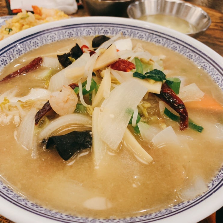  왕십리, 얼큰한 백짬뽕부터 샤오롱바오까지 다 맛있는 '매란방'