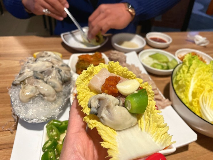  부산 연산동 대박집에서 제철 음식 굴 요리 굴보쌈 맛보기
