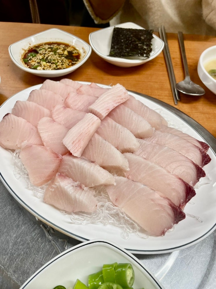  [군자/중곡] 삼치회맛집 소랑도(ft.쌓여가는 술병들)
