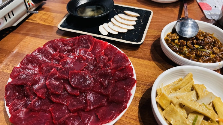  문정역 법조타운, 뭉티기(육사시미,육회) 소곱창전골 맛집 '한우상회'