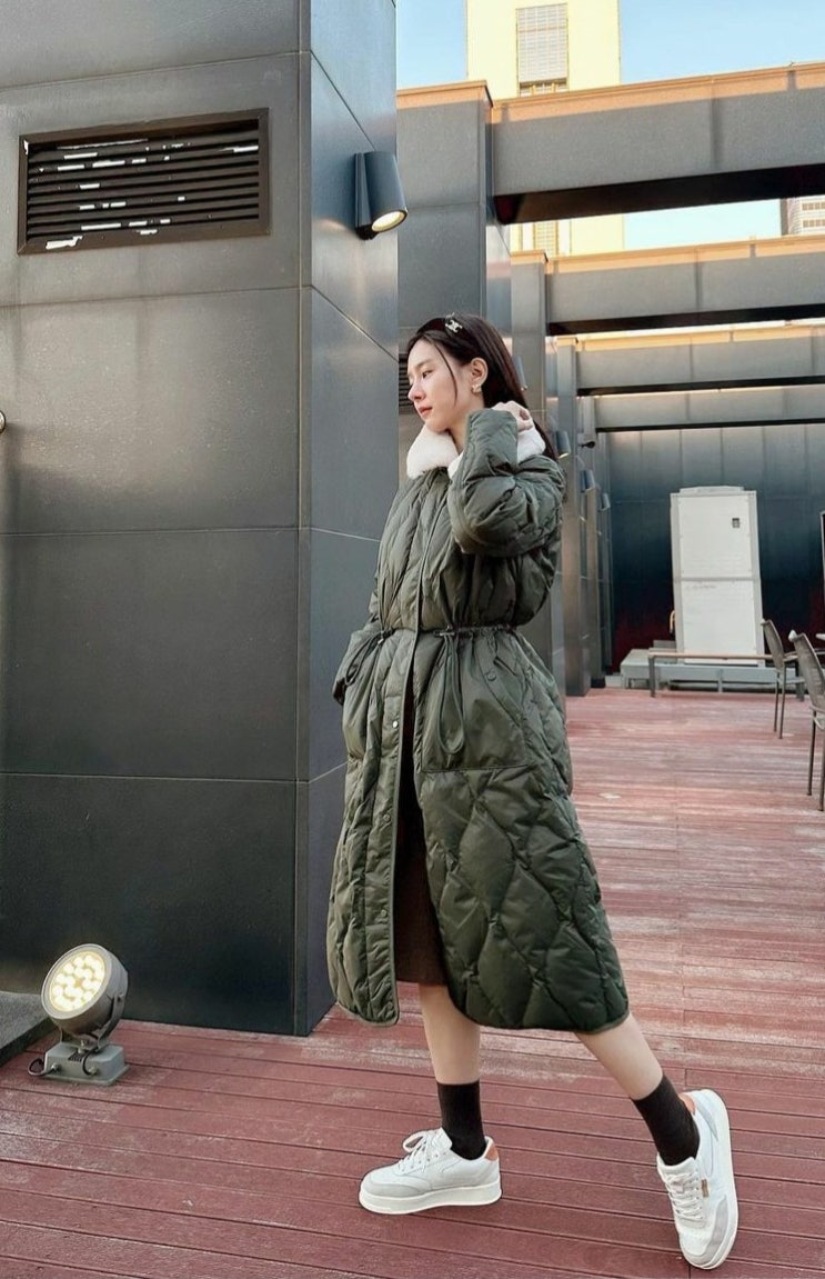  김소은 인스타그램 속, 여성 질스튜어트 (JILLSTUART) 스포츠 롱다운 패딩 및 질스튜어트 신발 추천