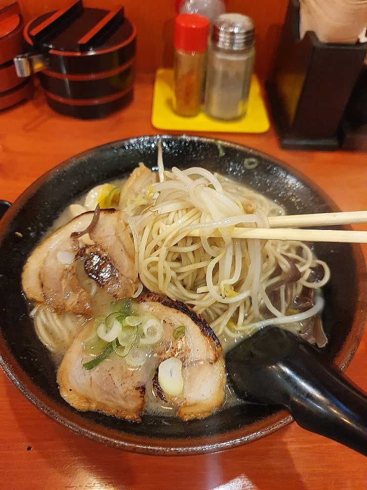  [서울 서초] ' 멘야시노기 ' 후르륵끈적 맛좋은 돈코츠라멘 맛집